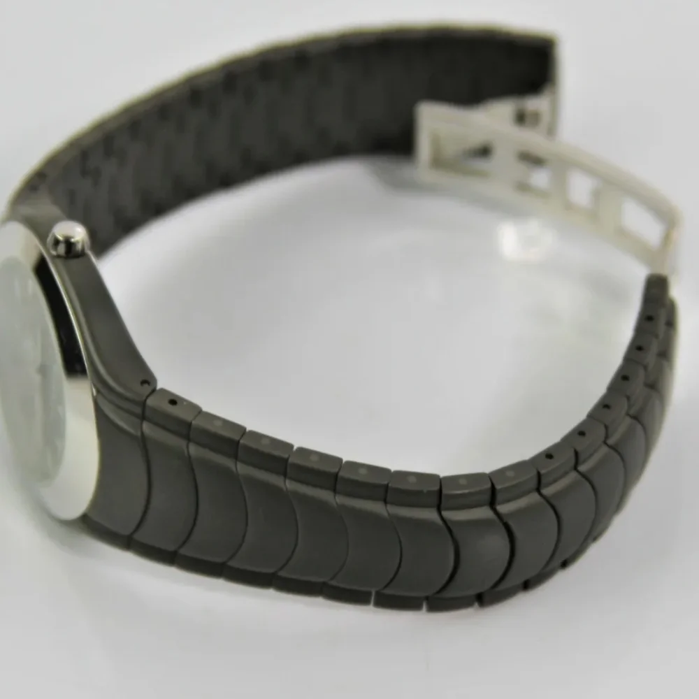 ESQ Movado be top
